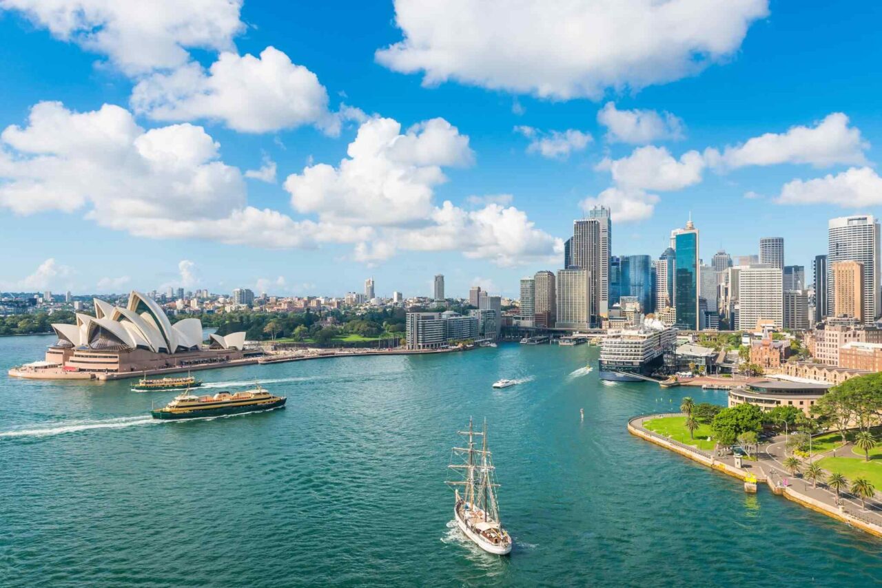 https://bluetours.net/wp-content/uploads/2018/09/destination-sydney-04-1280x854.jpg